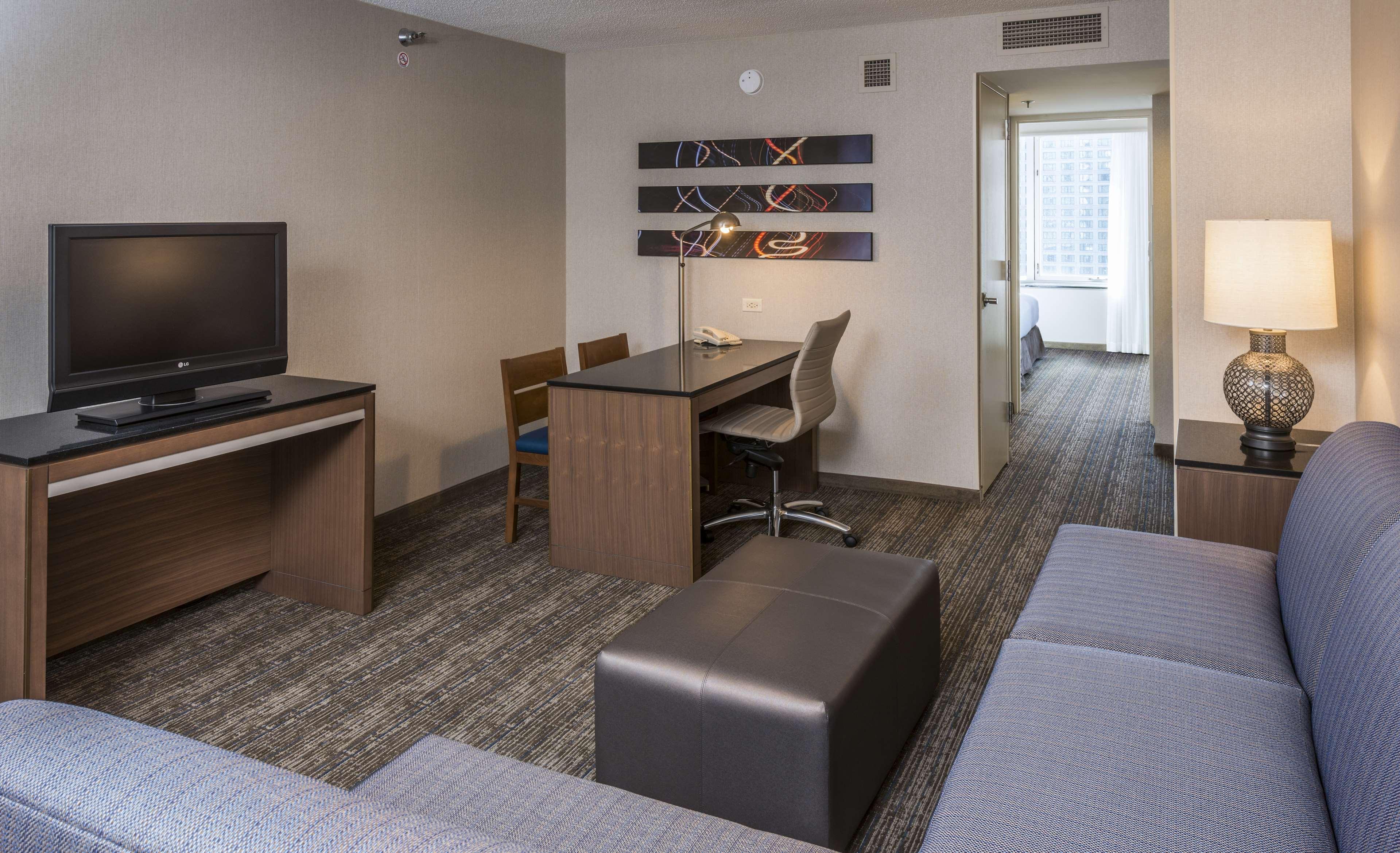 Embassy Suites By Hilton Chicago Downtown Magnificent Mile Экстерьер фото