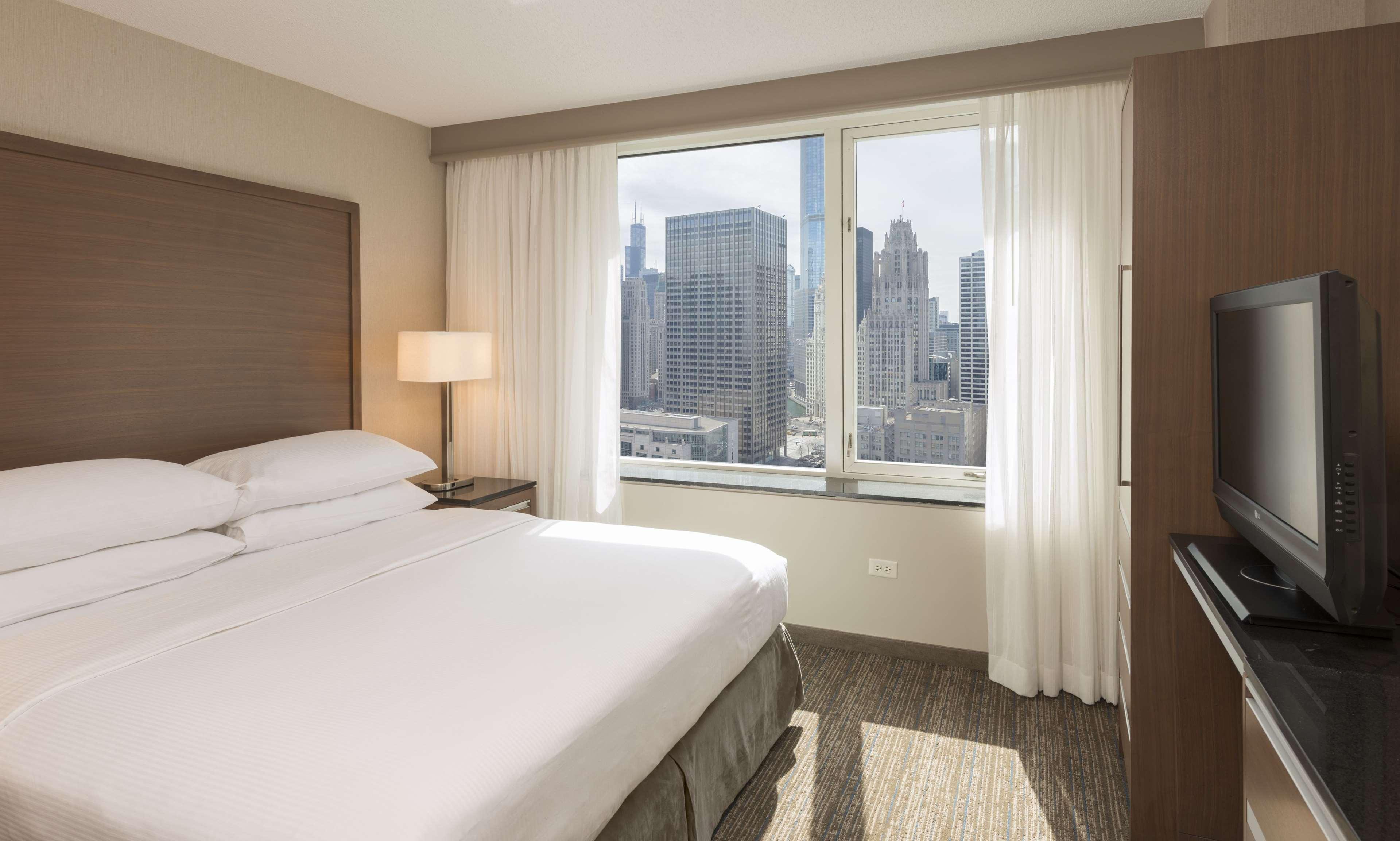 Embassy Suites By Hilton Chicago Downtown Magnificent Mile Экстерьер фото